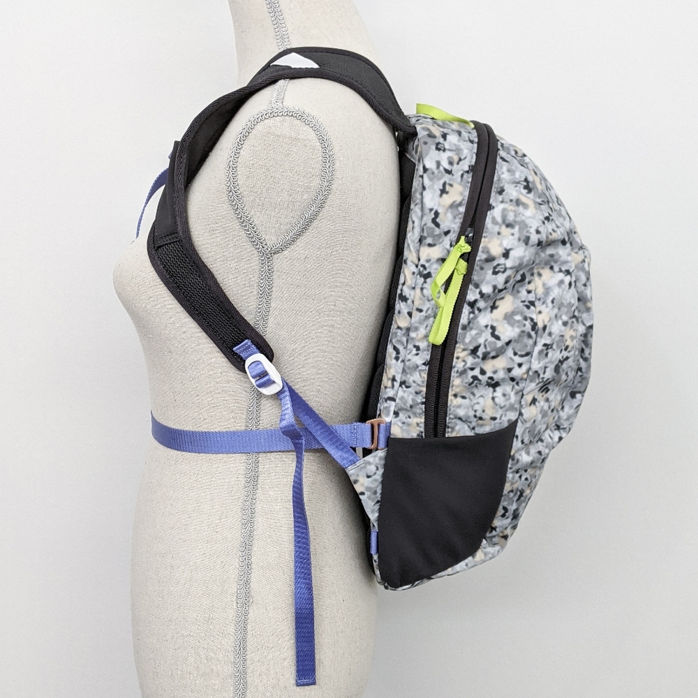 Rare Lululemon Run From Work Backpack Not So Petit Fleur Silver Spoon Camo - Picture 6 of 11